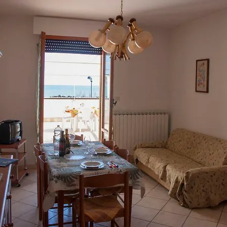 Appartamento Di Antonio Fronte Mare Montesilvano Marina Exterior foto