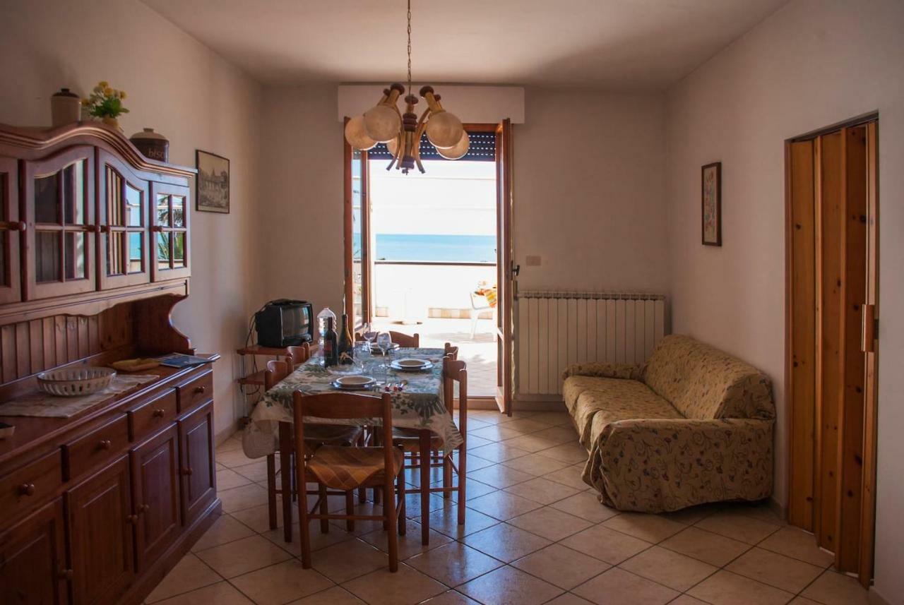 Di Antonio Fronte Mare Apartment *
