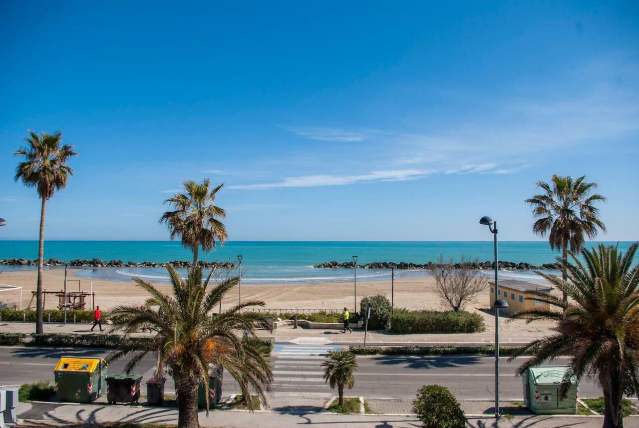 Di Antonio Fronte Mare Apartment *